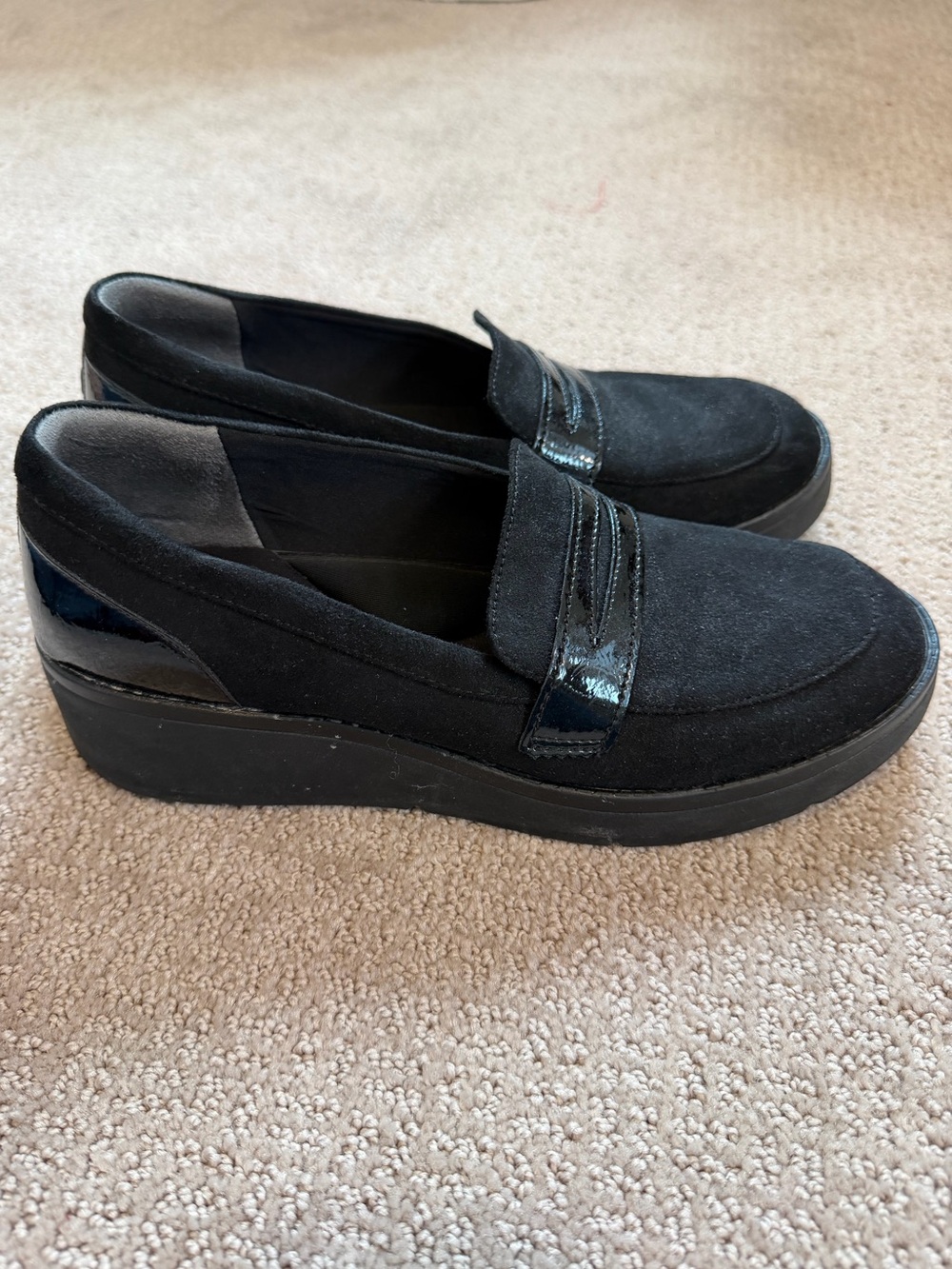 BZees Women's, Fast Track Loafer, Black Size 8,5 Wide.